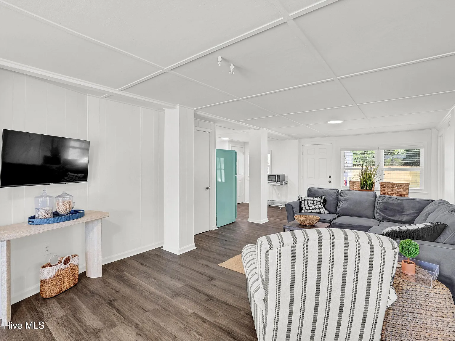 2 bed, 1.0 bath, $2,200 — Photo 3