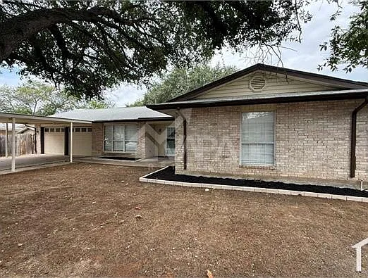 3 bed, 1948 sqft, $2,100 — Photo 2