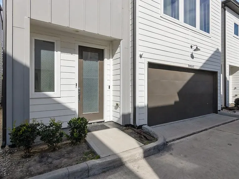 5904 Gardendale Dr #E — Photo 3