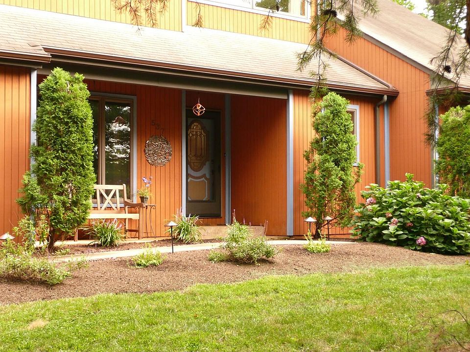 2nd image of 537 Shearer St
