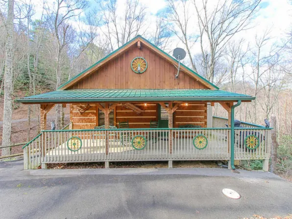 3350 Sugar Maple Loop Rd, Sevierville, TN 37862