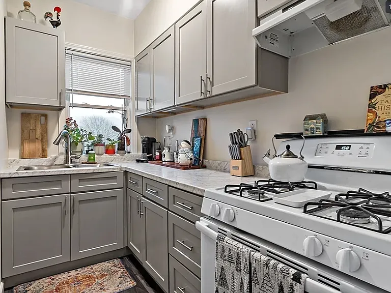 24 Potter St #2 — Photo 6