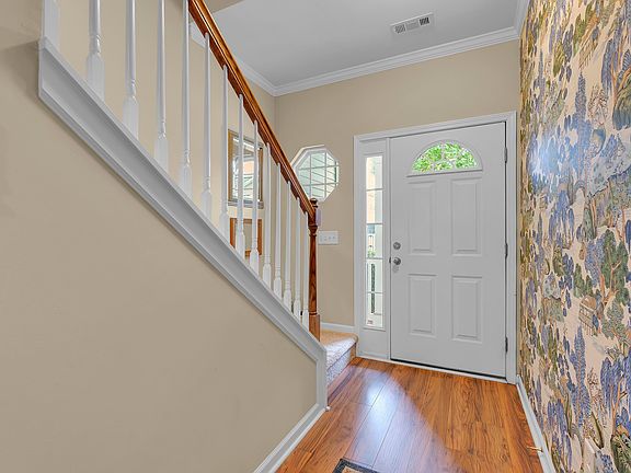 5th image of 205 Shady Grove Dr