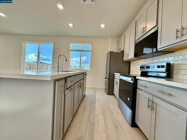 626 Shefford Dr — Photo 5