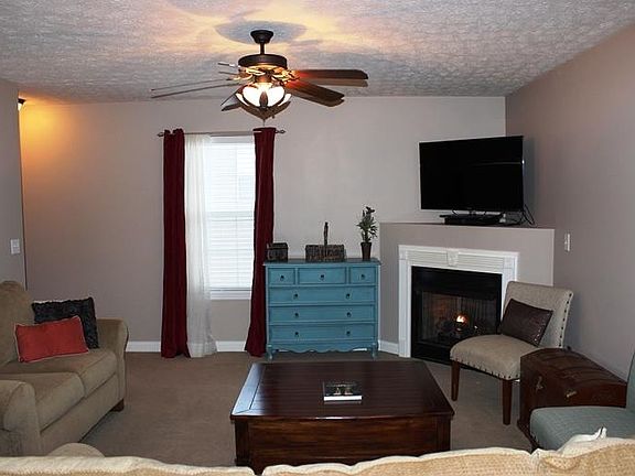 4th image of 3901 S Woodland Dr