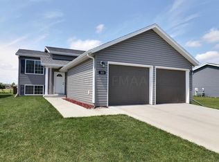 3121 30th St S, Moorhead, MN 56560