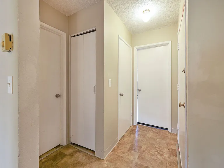 Sandy Terrace Apartments — Photo 10