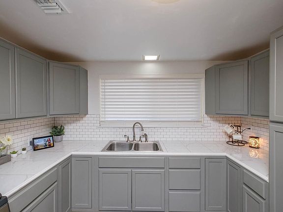3rd image of 36821 Weston Ave