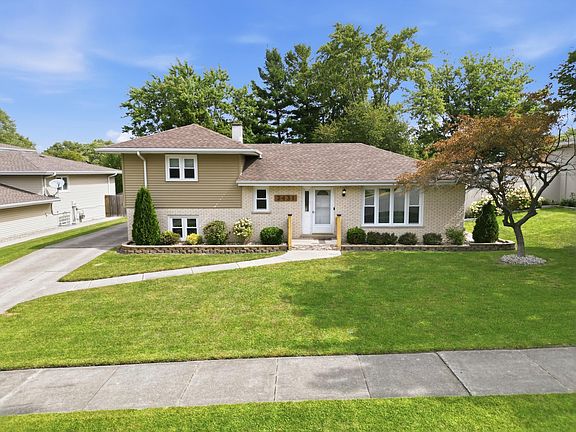 2nd image of 2431 Hickory Dr