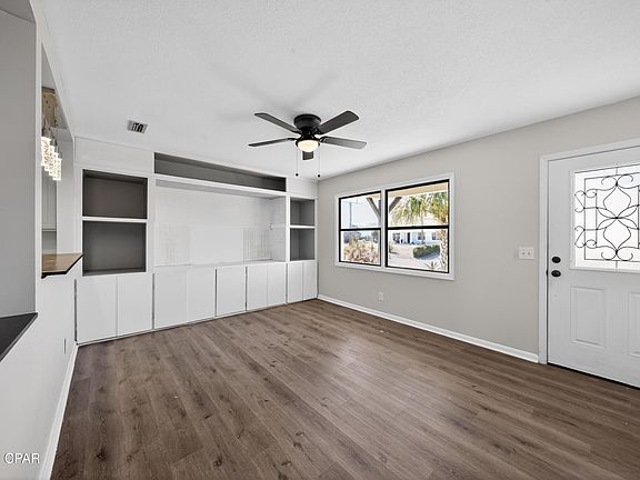 2nd image of 4121 Leslie Ln