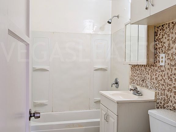 5th image of 128 Beech St