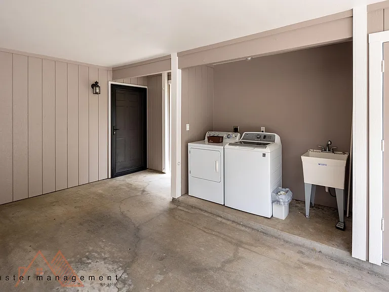 2438 10th Ave — Photo 10