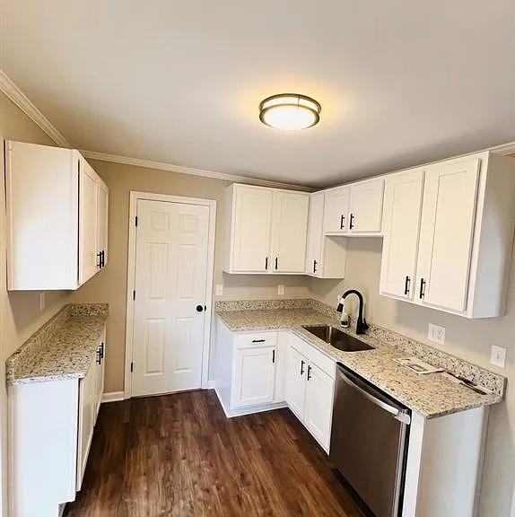 557 White Ave — Photo 14