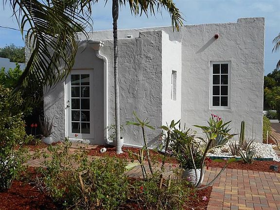 2nd image of 832 Biscayne Dr