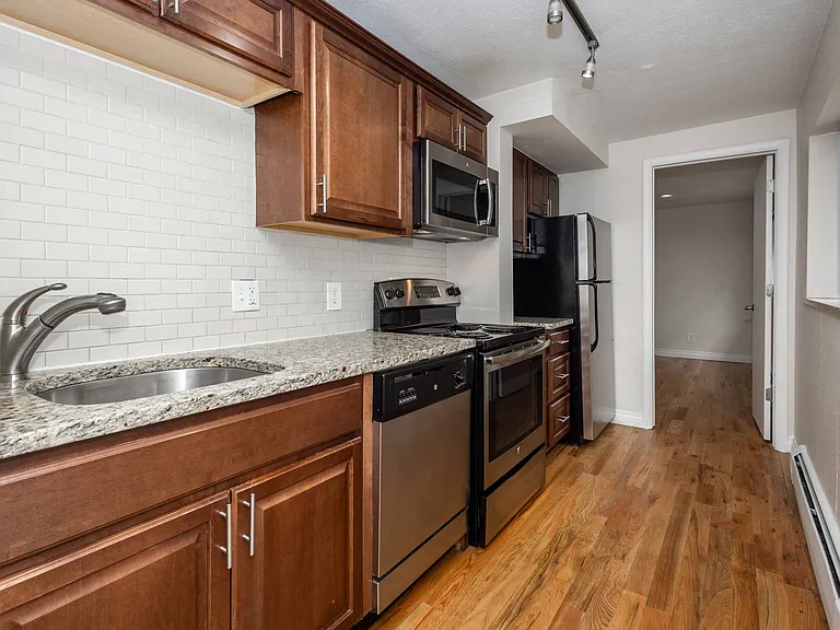 Emerson Flats — Photo 20