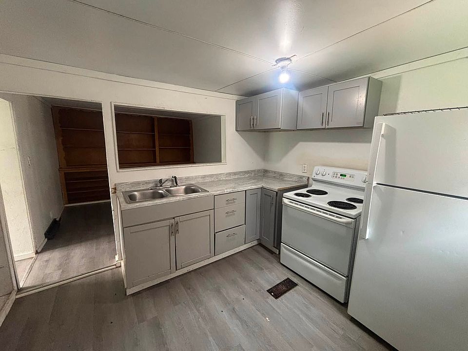 2nd image of 206 N Main St