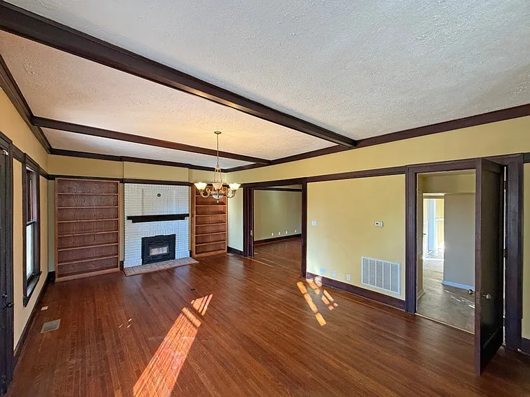 551 E Boswell St — Photo 16