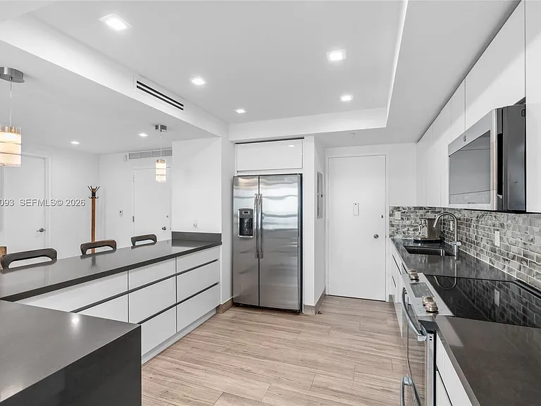 5055 Collins Ave #10H — Photo 21