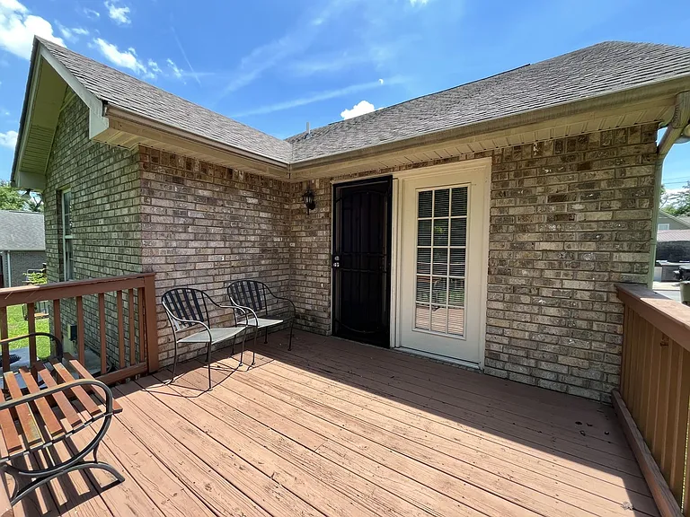 2808 Batavia St — Photo 12