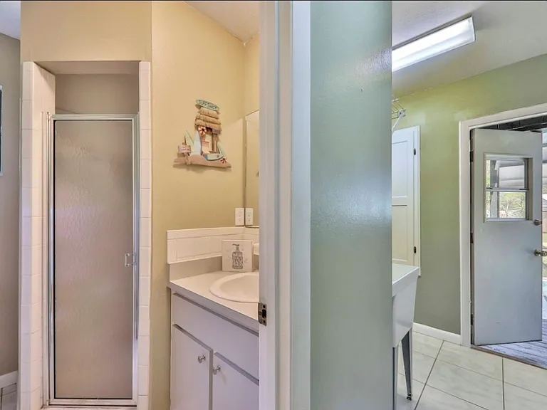 1371 Talbott Cir — Photo 16