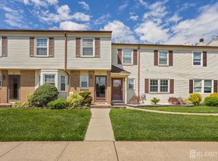 32 Astor Ct, Sayreville, NJ 08872
