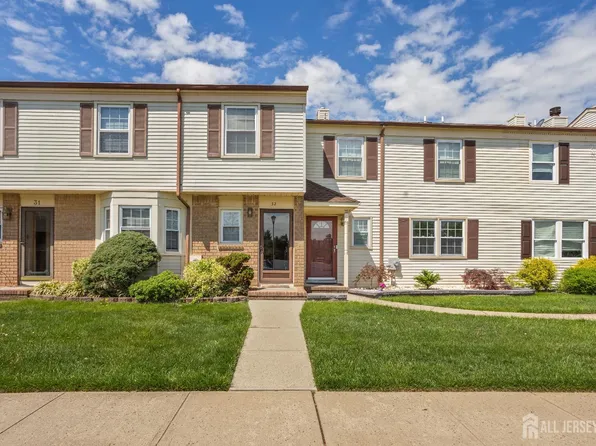 32 Astor Ct, Sayreville, NJ 08872