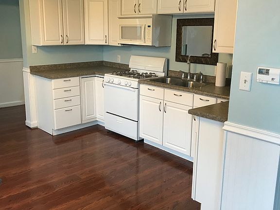Eat in kitchen 