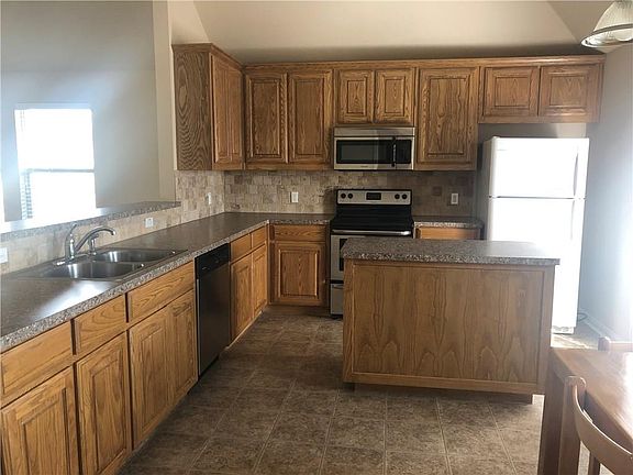 3rd image of 1002 Cabana Ln