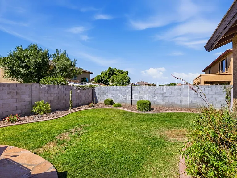 7017 W Greenbriar Dr — Photo 43