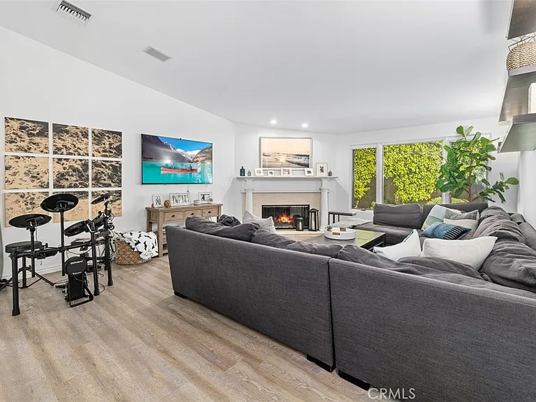 600 Cliff Dr — Photo 6