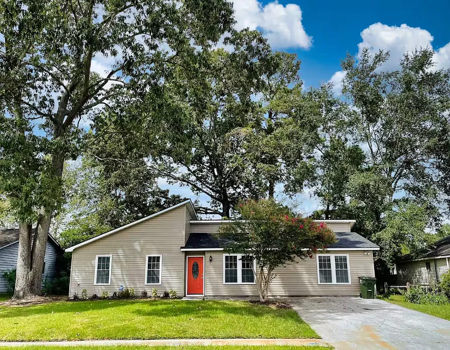 4 bed, 2.5 bath, 1616 sqft, $4,000 — Photo 3