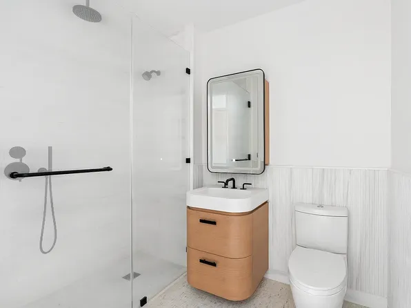 480 Kent Avenue image 5 of 17