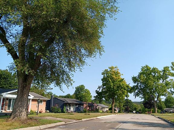 4th image of 839 Friar Dr