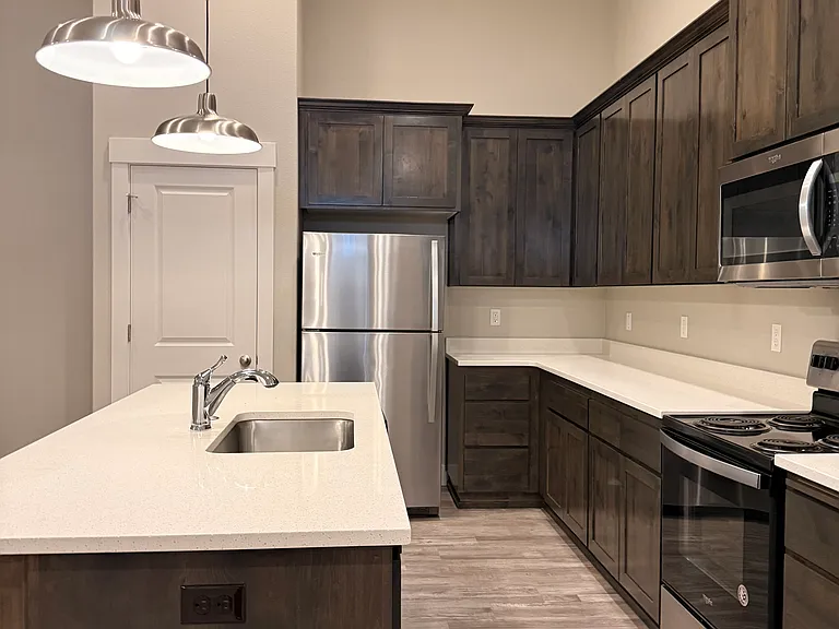 450 NE Pine St #450 — Photo 3