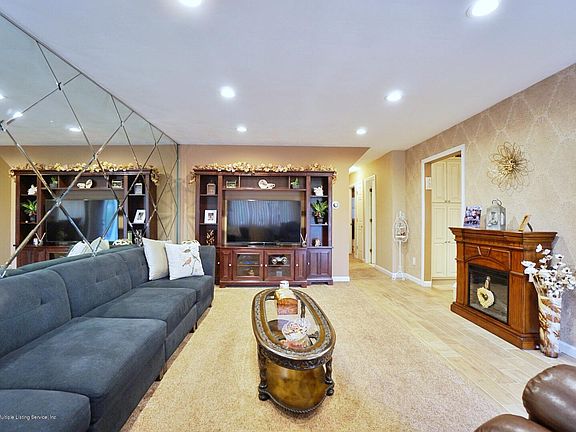 5th image of 133 Stroud Ave