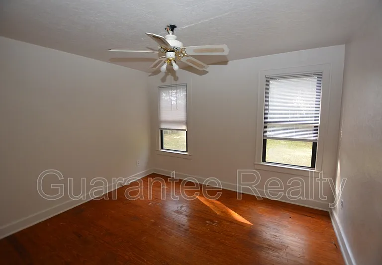 2246 SE 3rd Ave — Photo 10