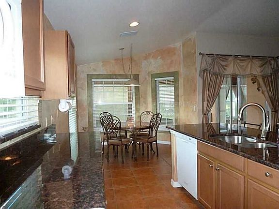 3rd image of 1646 Scarlett Ave