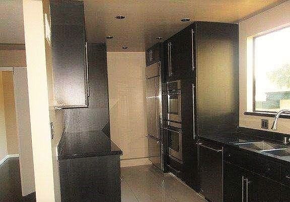 3rd image of 1305 N Columbus Ave Unit 203