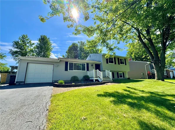 8012 Latina Dr, Clay, NY 13041