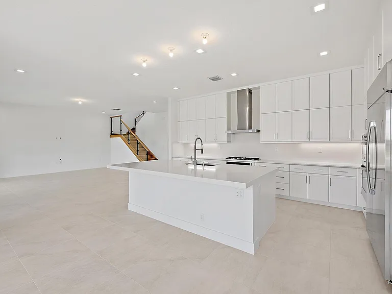 20471 Southernwood Ave — Photo 17