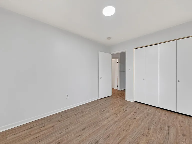151 E McHattie St — Photo 8