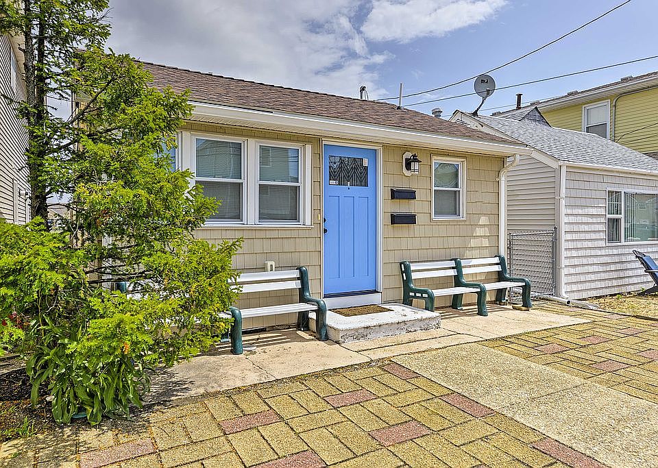 1st image of 236 Hiering Ave