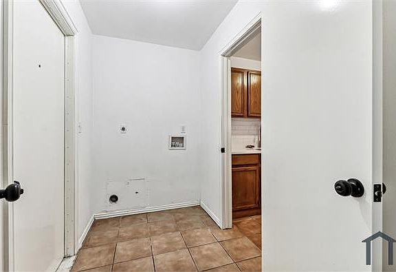 4th image of 3735 Hulen Park Cir
