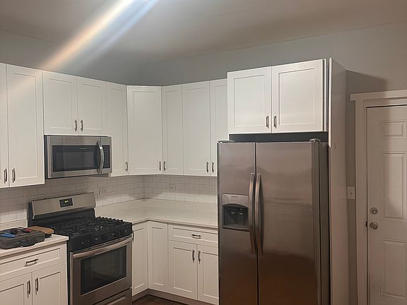 3rd image of 2826 N Troy St #1