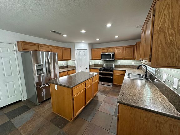 2nd image of 31936 Rosales Ave
