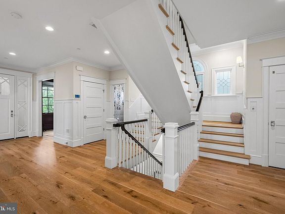 4th image of 3515 Woodley Rd NW