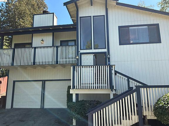 4th image of 2281 Yale St