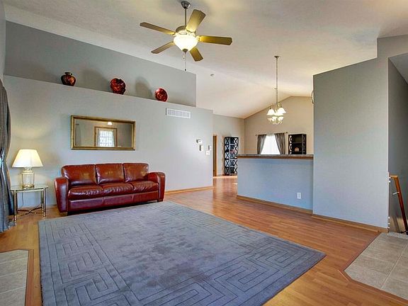 4th image of 144 W Harmony Cir