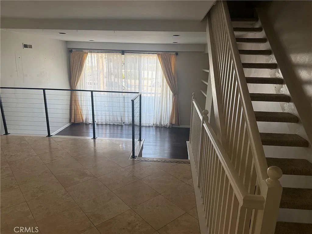 3 bed, 3.0 bath, 1778 sqft, $5,500 — Photo 3