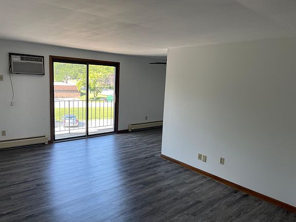 2nd image of 460 Oak Run Dr APT 10